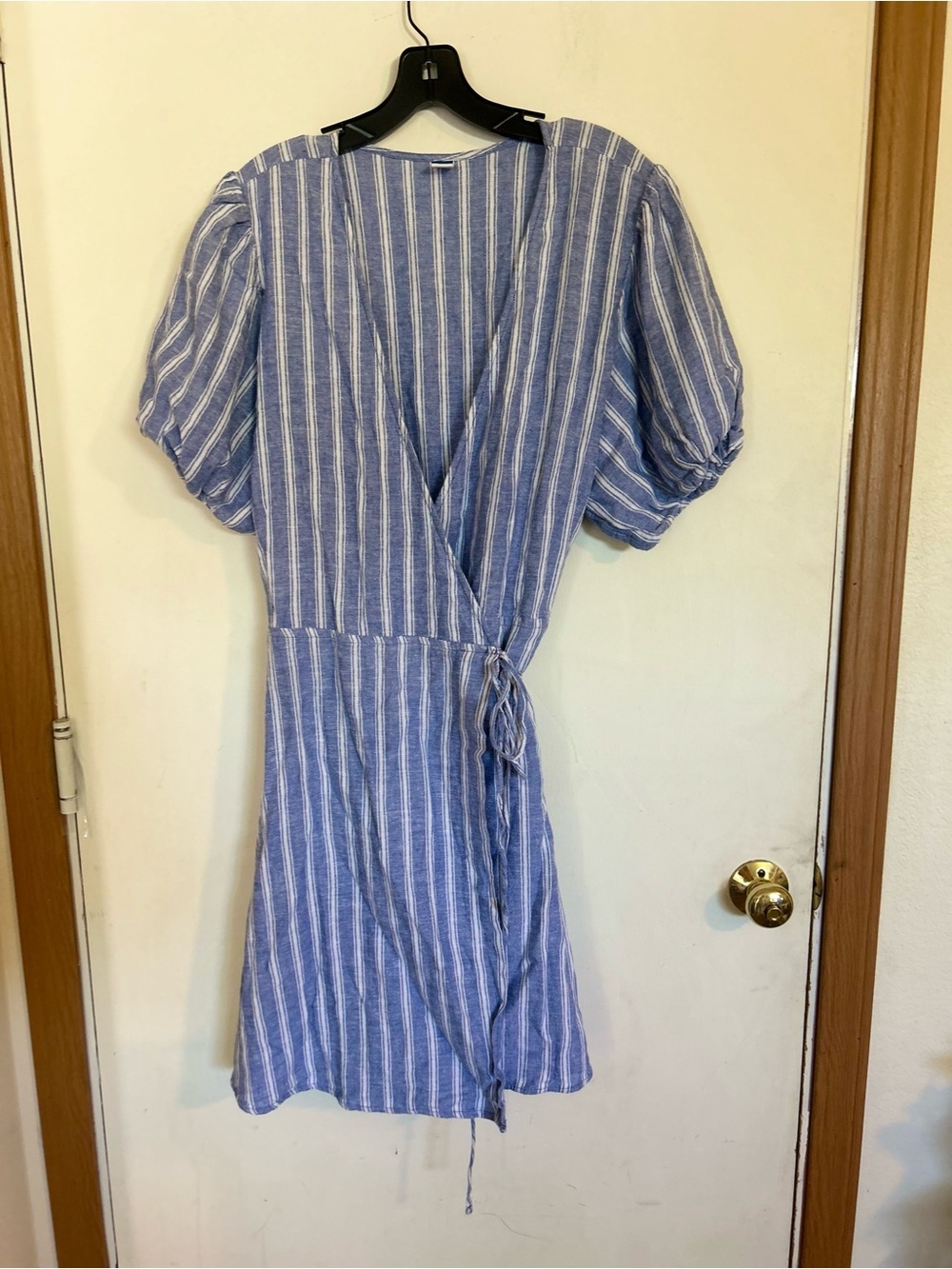 Old Navy blue & white Striped Puff-Sleeve
Mini Wrap Dress XXL Linen Blend